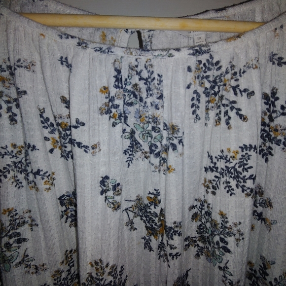 GUC Plus Size Lucky Brand Antique Floral Print Button Sleeve Top – Size 1X - Picture 3 of 16